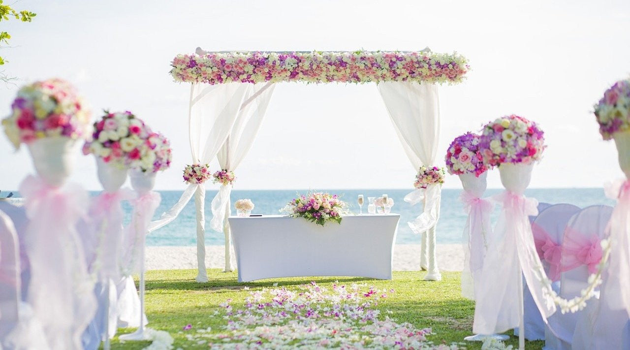 25 Beach Wedding Ideas to Inspire Your Blue Sky Summer Wedding