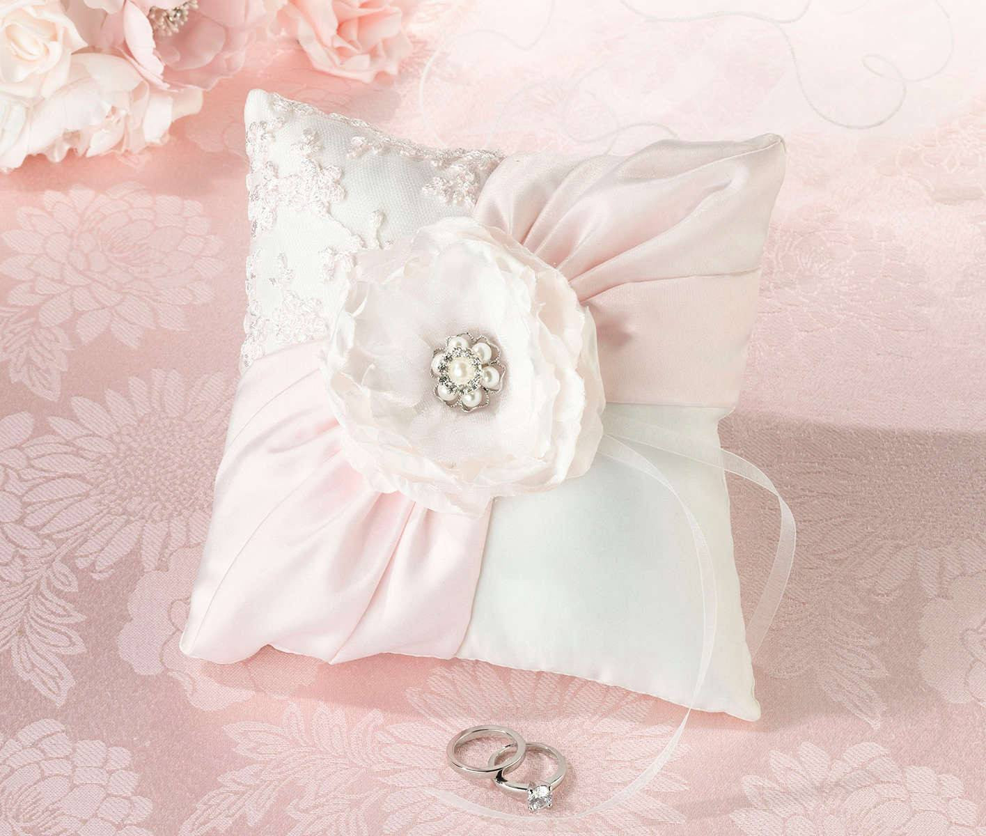 How-To: Pintuck Ring Bearer Pillow - Make: